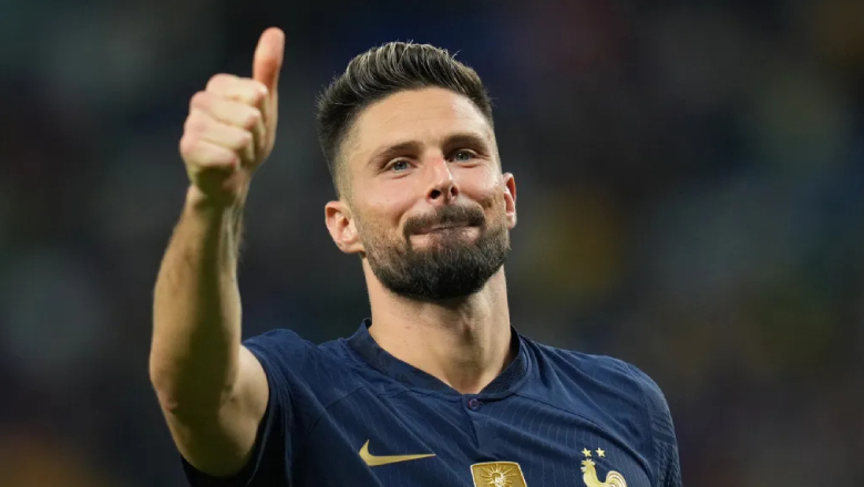 Olivier Giroud with the classic elegance of a French gentleman